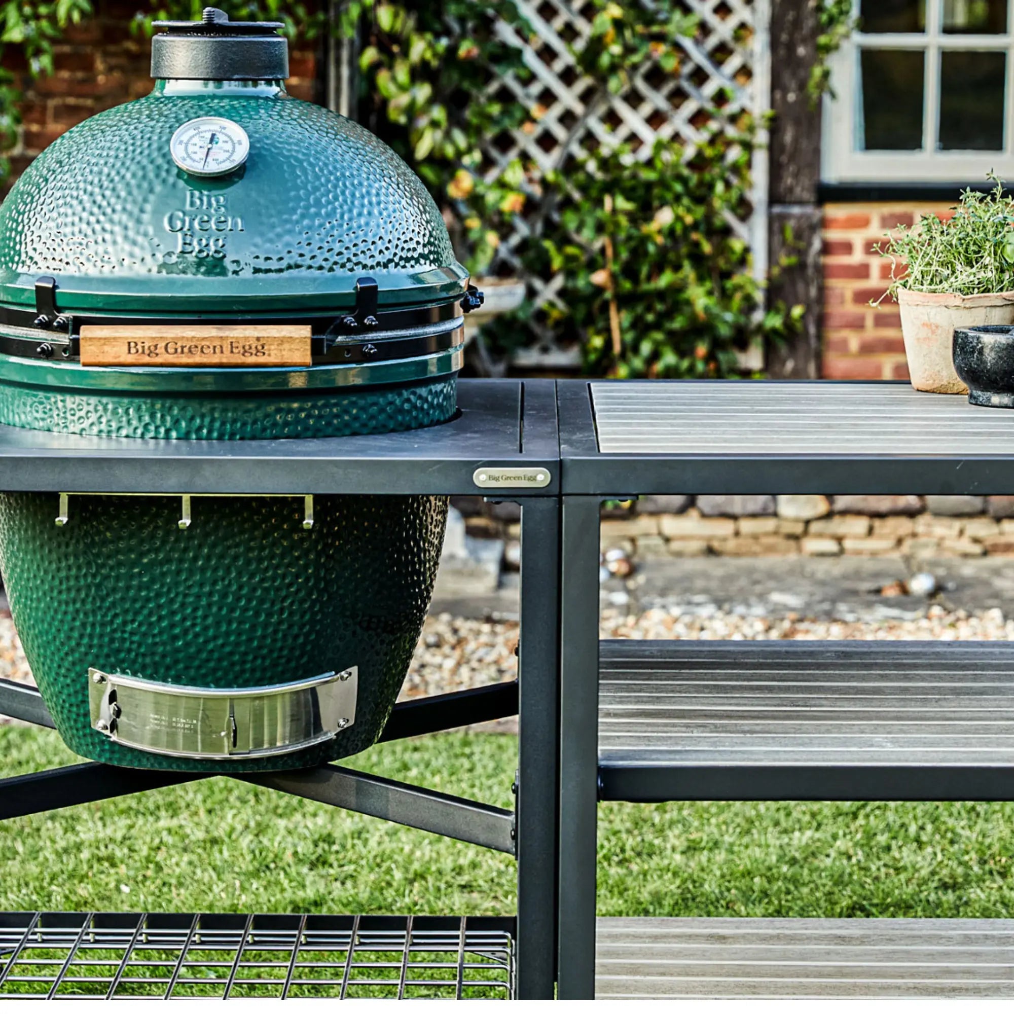 Big Green Egg Modular Nest + Expansion Frame + Distressed Acacia Shelves