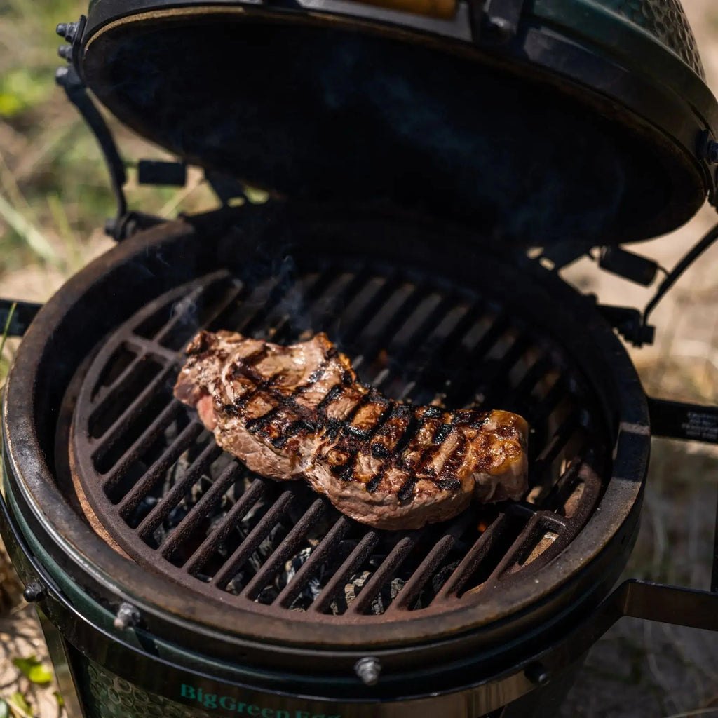 Big Green Egg MiniMax Essential Bundle