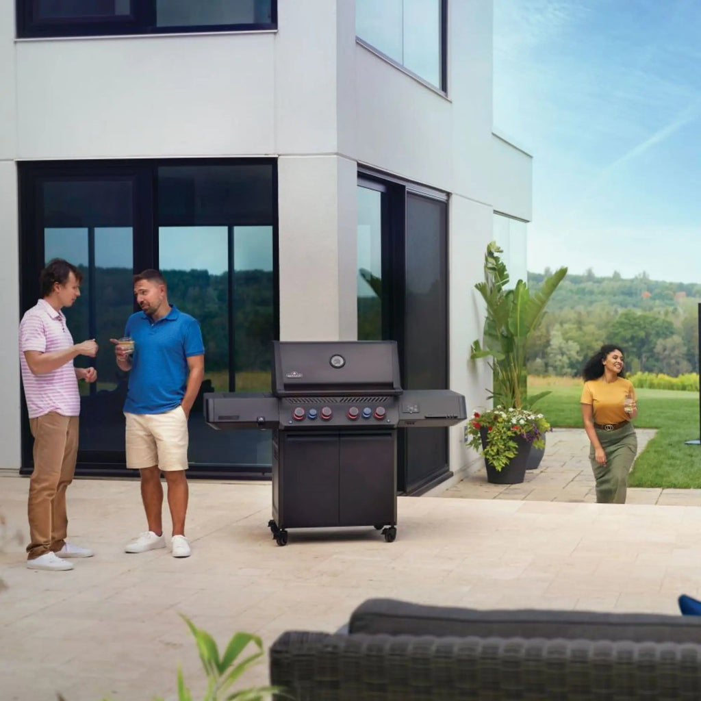 Napoleon Phantom Prestige® 500 Connected RSIB Gas Barbecue Napoleon Rogue® PRO-S 525 RSIB Barbecue with Infrared Side and Rear Burners